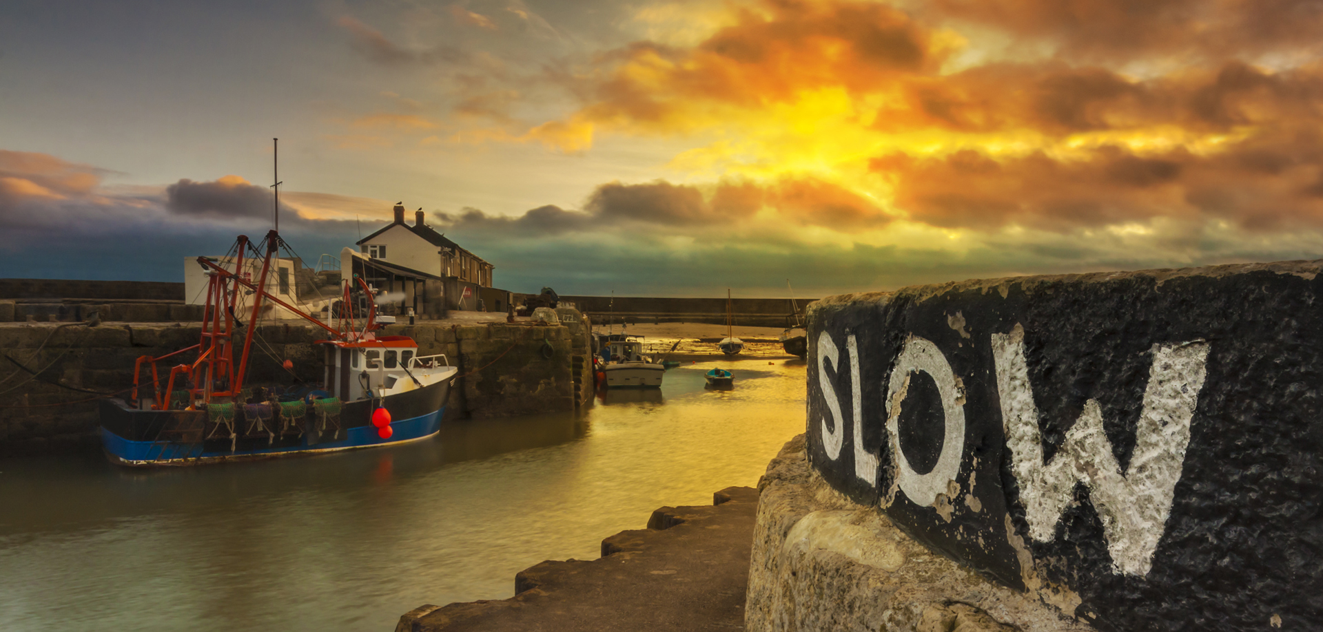 Lyme Regis Tourist Guide To The Historic Resort Of Lyme Regis